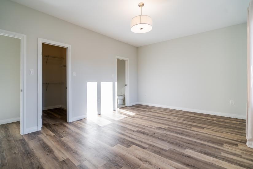 Property listing for 2 Dennis Drive, Smithville, Ontario