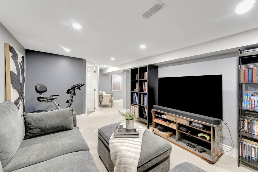 Property listing for 746 Roxborough Ave., Hamilton, ON