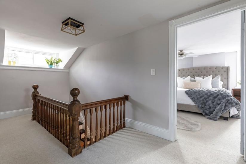 Property listing for 982 HWY 8, Stoney Creek, ON