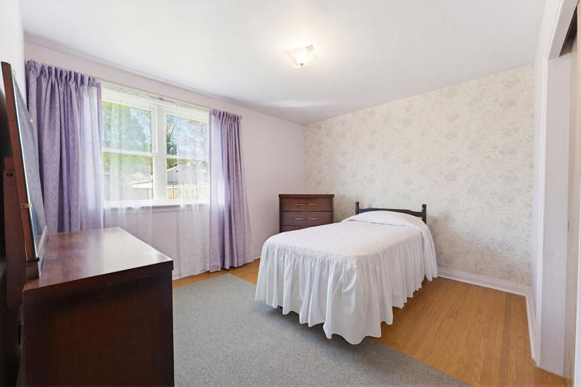Property listing for 10 Oakley Crt., Ancaster, ON