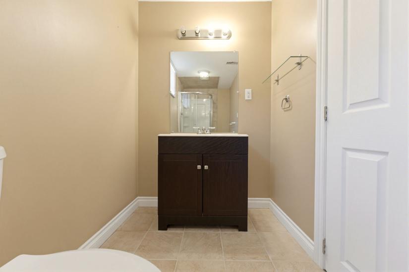 Property listing for 40 Lanza Crt., Hamilton, ON