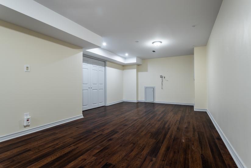 Property listing for 500 Jones Rd., Stoney Creek, ON