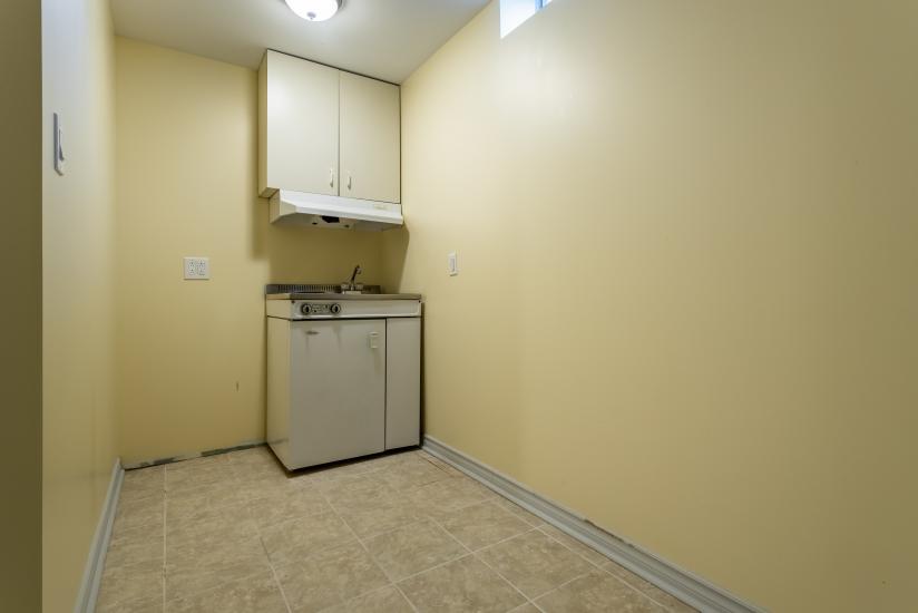 Property listing for 500 Jones Rd., Stoney Creek, ON