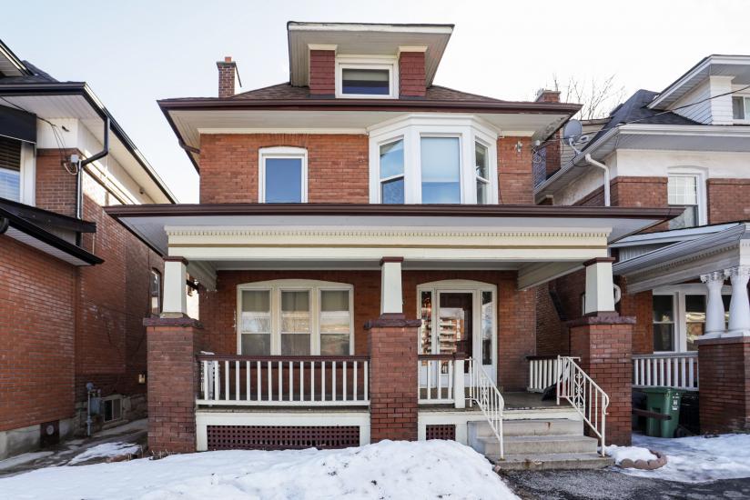 Property listing for 115 Balsam Ave S, Hamilton, ON