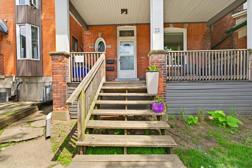 Property listing for #1-25 Strathcona Ave. S., Hamilton, ON