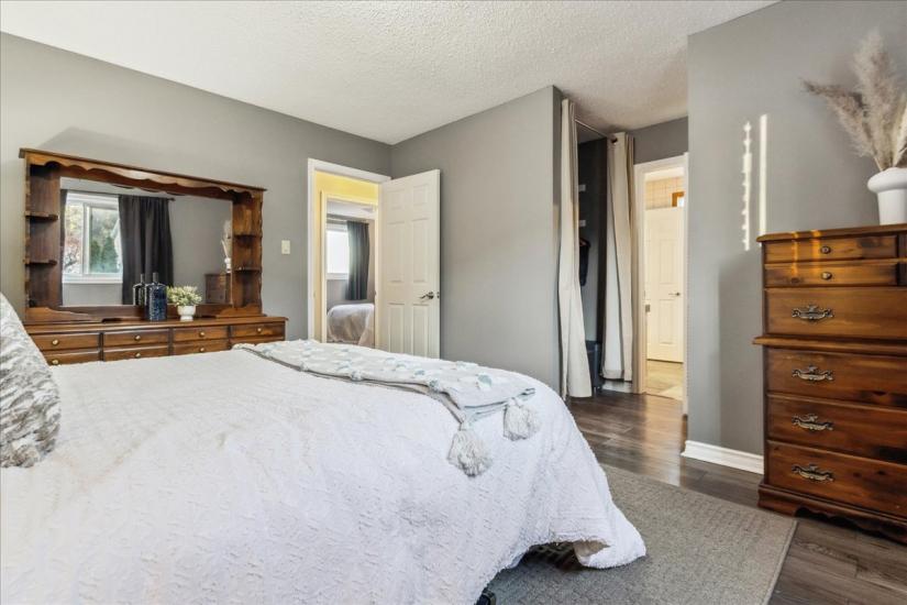 Property listing for 110 Glenashton Dr., Stoney Creek, ON