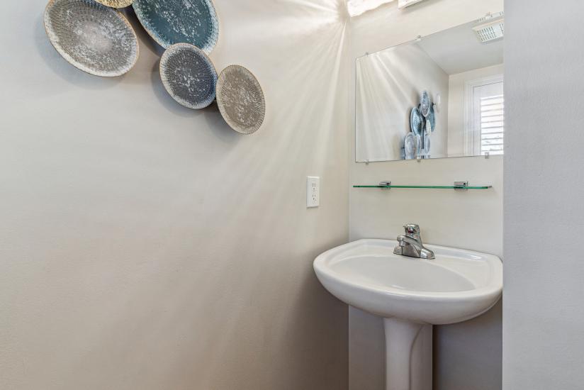 Property listing for 226 Dicenzo Dr., Hamilton, ON