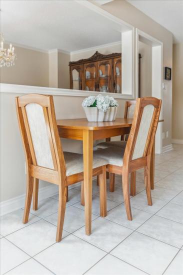 Property listing for 16 Fenwick Place, Waterdown, ON