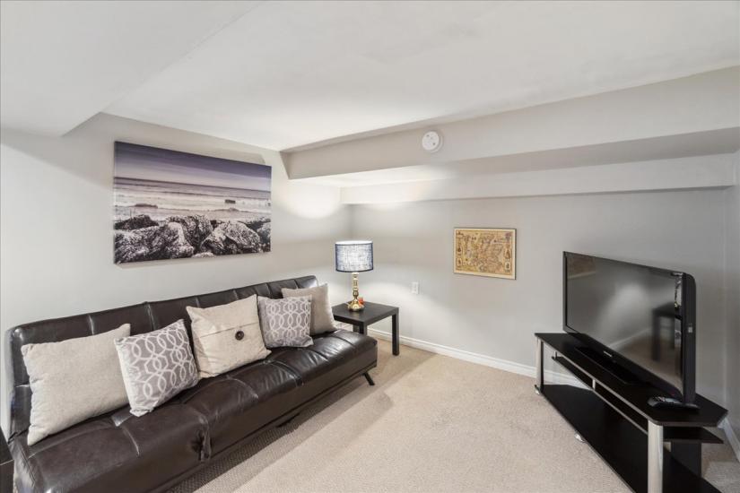 Property listing for 133 Longwood Rd. N., Hamilton, ON