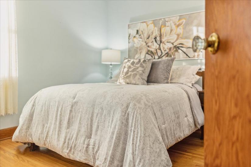 Property listing for 272 East 44th St., Hamilton, ON