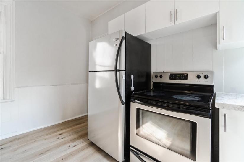Property listing for 116 Grand River Ave., Brantford, ON