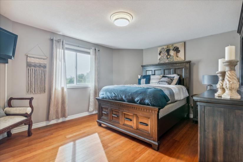 Property listing for 75 Claudette Gate, Hamilton, ON