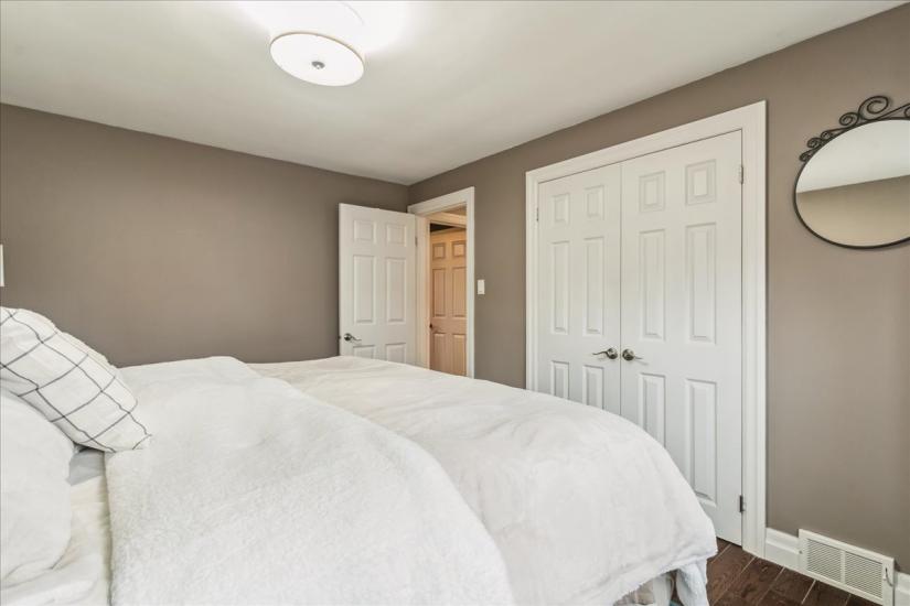 Property listing for 9 Holbrook Rd., Hamilton, ON