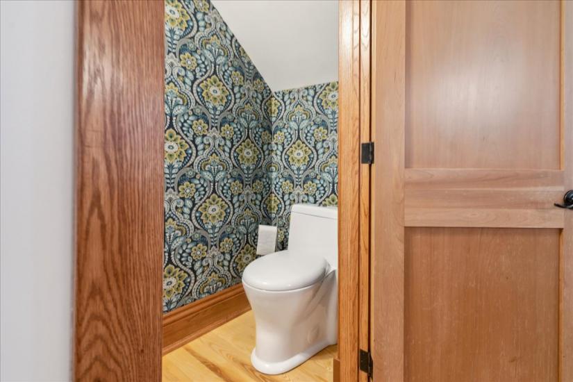 Property listing for 42 Chatham St., Hamilton, ON