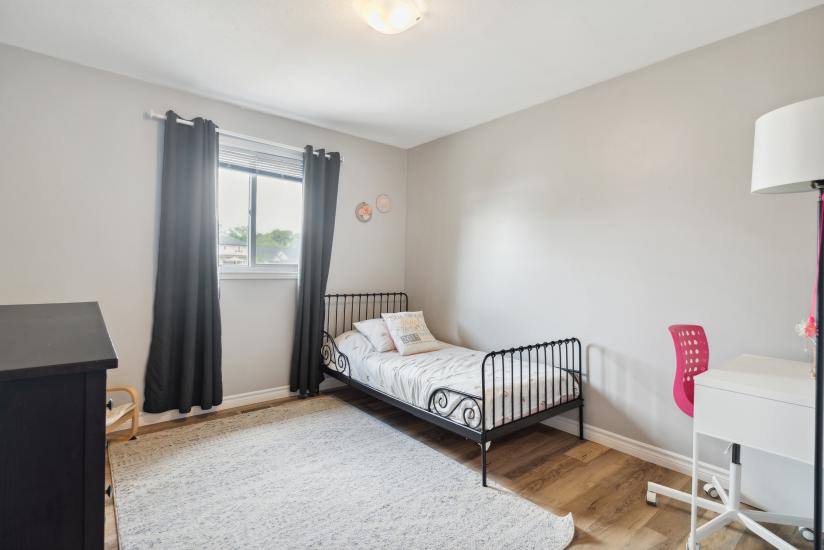 Property listing for 11 Anderson Cres., Smithville, ON