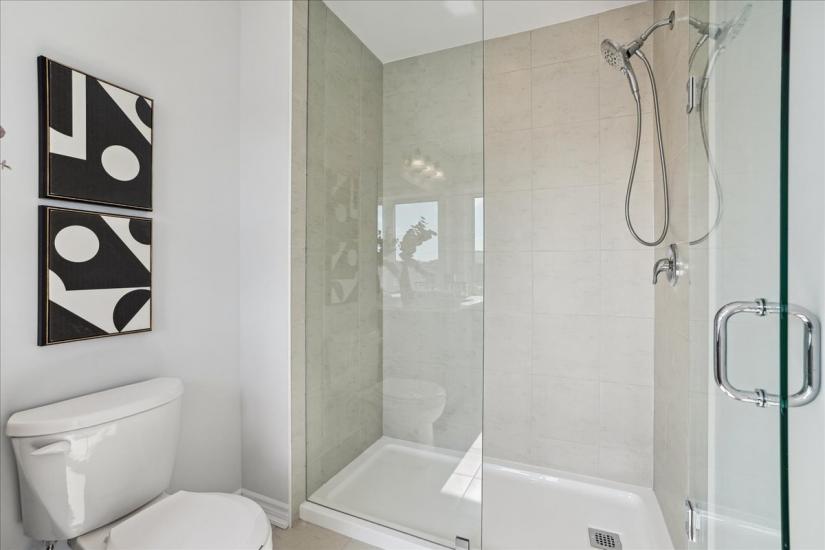 Property listing for 21 Cadwell Lane, Hamilton, ON