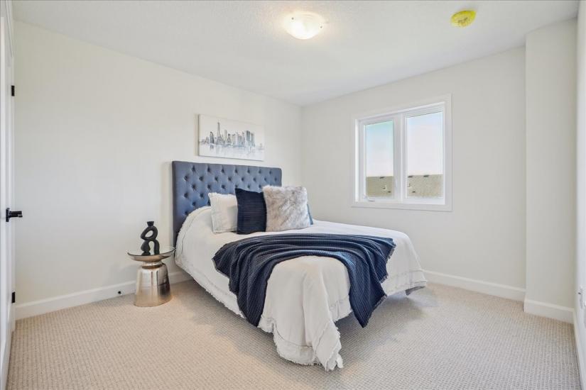 Property listing for 81 Bensley Lane, Hamilton, ON