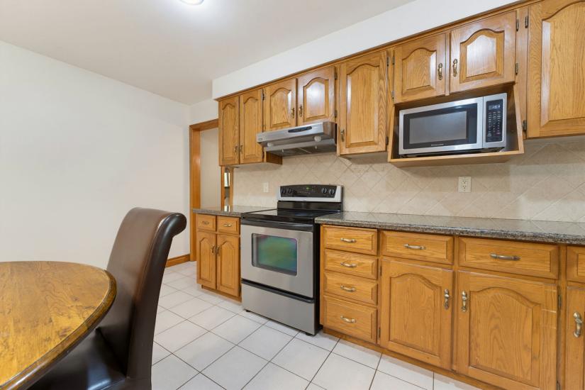 Property listing for 348 Shaver Rd., Ancaster, ON