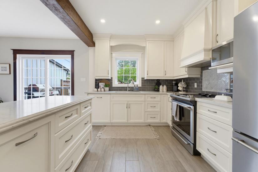 Property listing for 394 Charlton Ave. W., Hamilton, ON