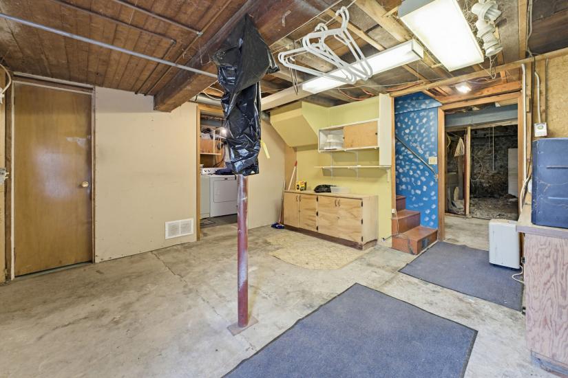 Property listing for 111 Sydenham St., Dundas, ON