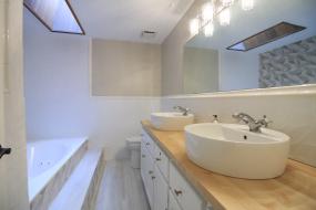 Property listing for 32 Wade Rd., Ancaster, ON