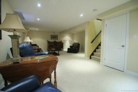 Property listing for 32 Toulon Ave., Ancaster, ON