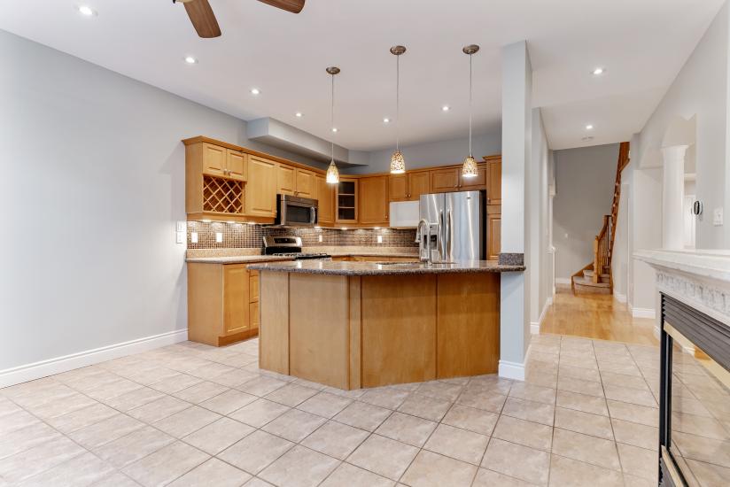 Property listing for 100 Davidson Blvd., Dundas, ON