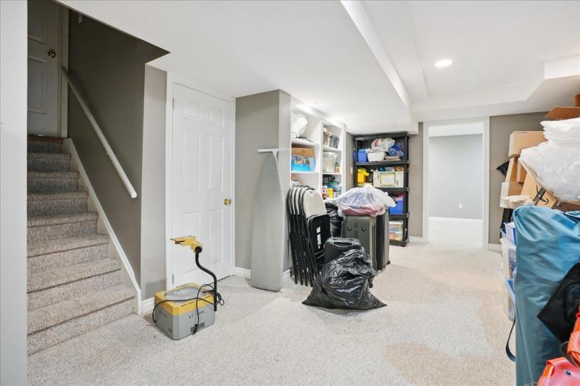 Property listing for 70 Moore Cres., Ancaster, ON