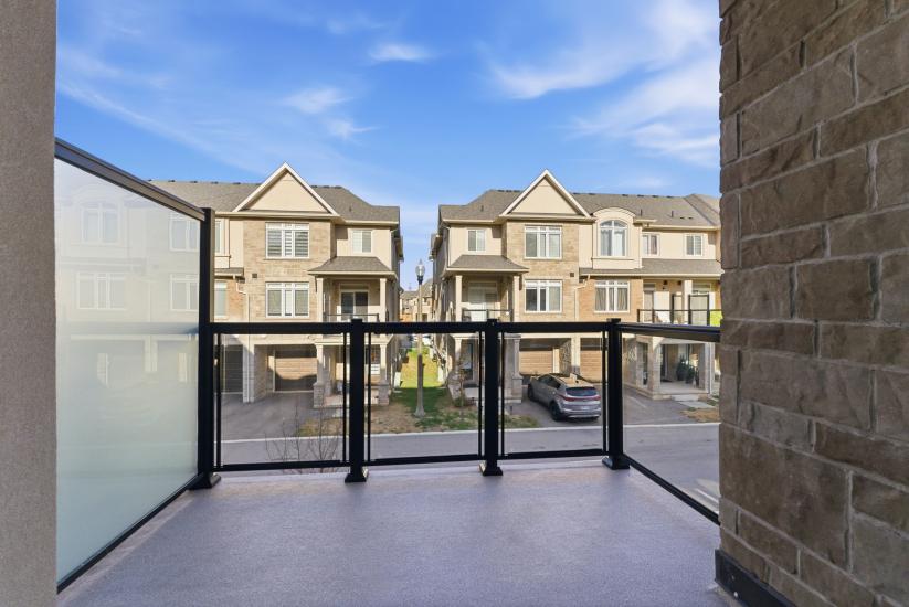 Property listing for #38-40 Zinfandel Dr., Stoney Creek, ON