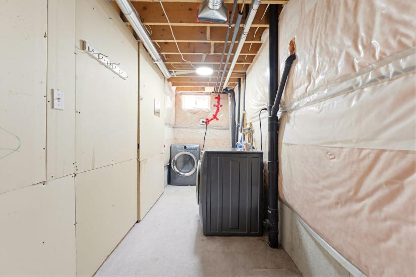 Property listing for 40 Lanza Crt., Hamilton, ON