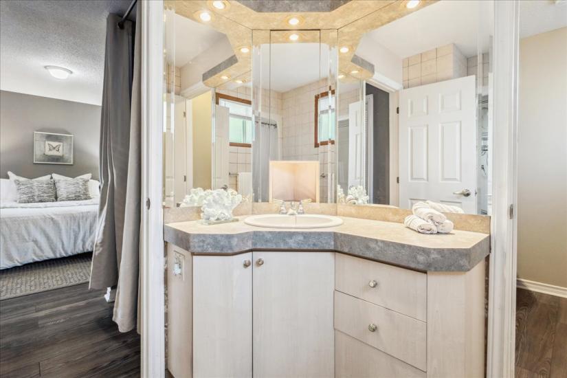 Property listing for 110 Glenashton Dr., Stoney Creek, ON