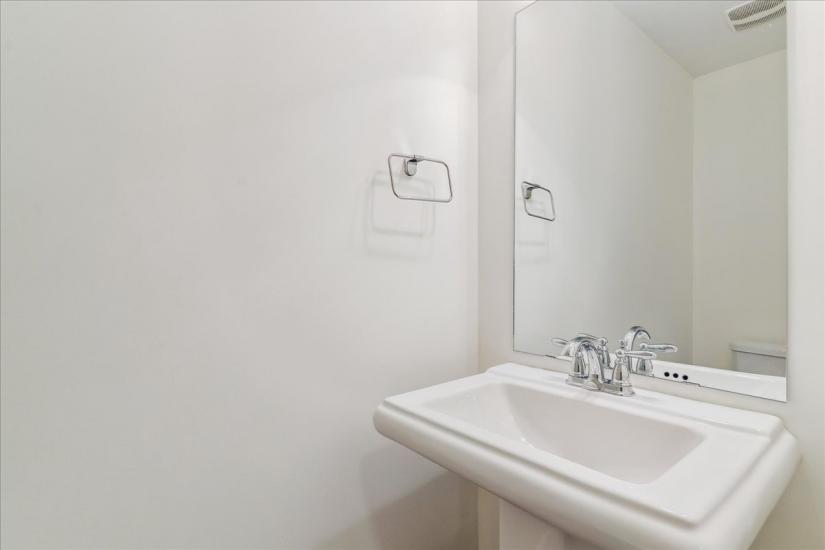 Property listing for 209 Westbank Trail, Hamilton, ON