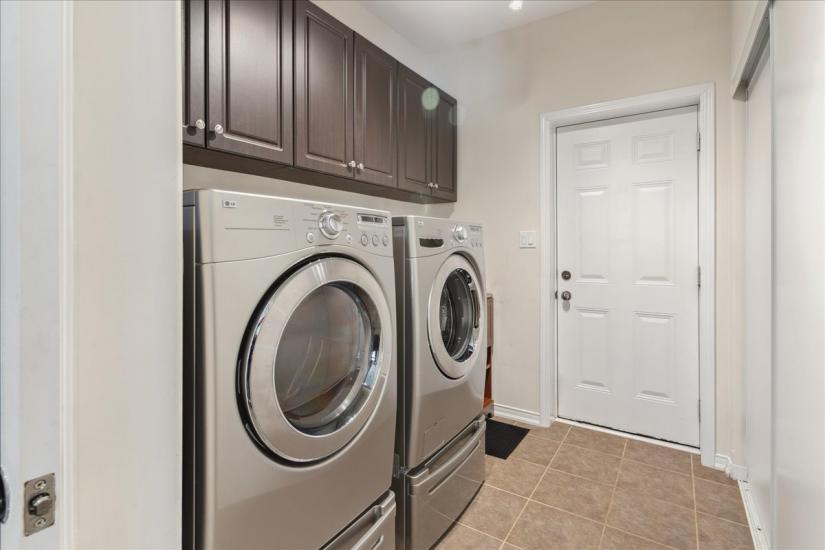 Property listing for 19 Deborah Crt., Hamilton, ON