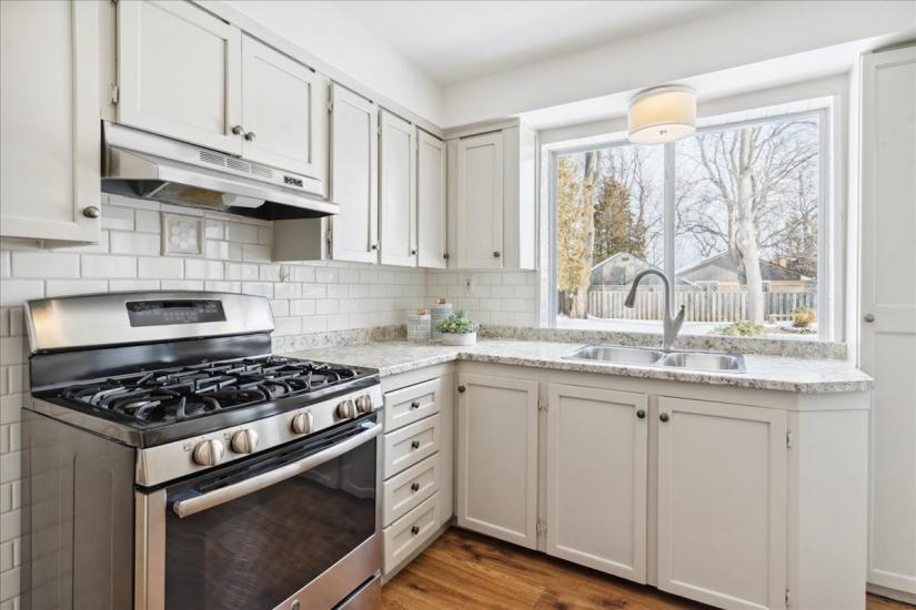 Property listing for 23 Lorne Ave., Hamilton, ON