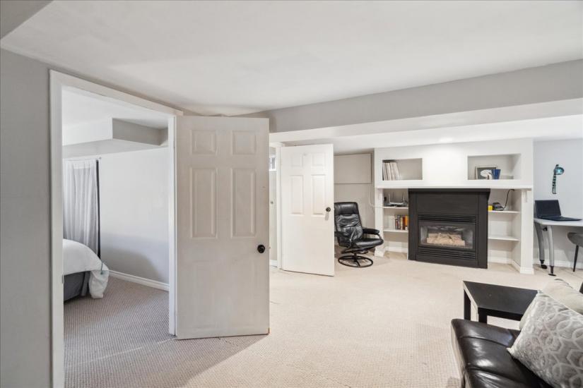 Property listing for 133 Longwood Rd. N., Hamilton, ON