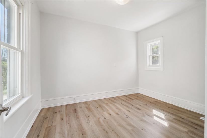 Property listing for 116 Grand River Ave., Brantford, ON