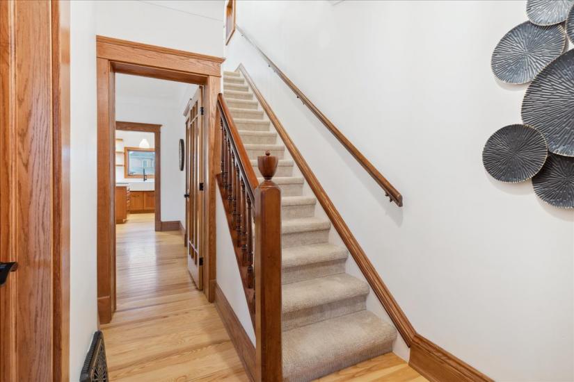 Property listing for 42 Chatham St., Hamilton, ON