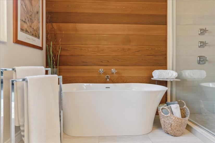 Property listing for 34 Gladiola Dr., Carlisle, ON