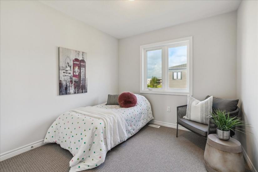 Property listing for 21 Cadwell Lane, Hamilton, ON