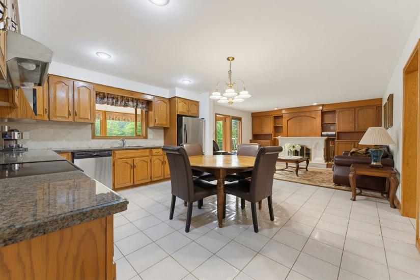 Property listing for 348 Shaver Rd., Ancaster, ON