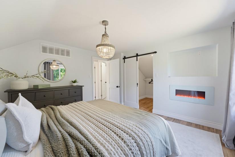 Property listing for 206 Craigroyston Rd., Hamilton, ON