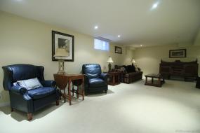 Property listing for 32 Toulon Ave., Ancaster, ON