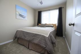 Property listing for #4-7 Sirente Dr., Hamilton, ON