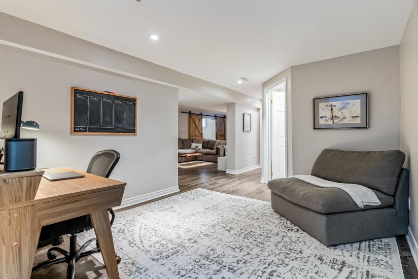 Property listing for 57 Middle Crest Street, Ancaster, ON