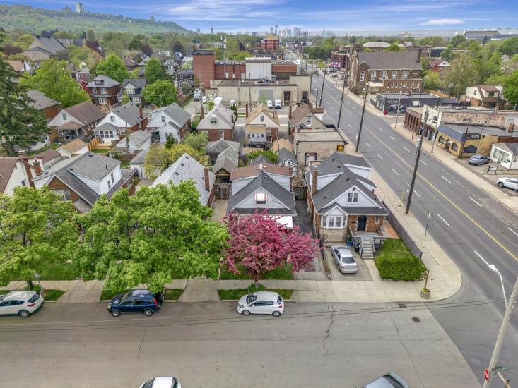 Property listing for 4 Park Row S., Hamilton, ON