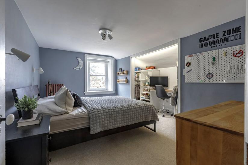 Property listing for 982 HWY 8, Stoney Creek, ON