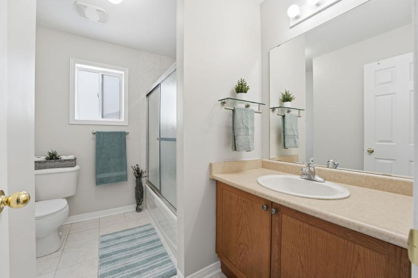 Property listing for 115 Benziger Lane, Stoney Creek, ON