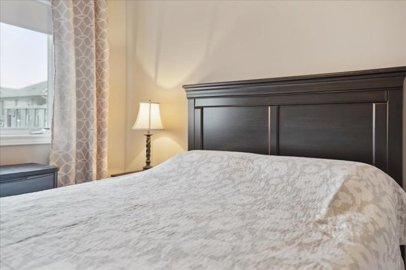 Property listing for 62 Gaddye Lane, Binbrook, ON