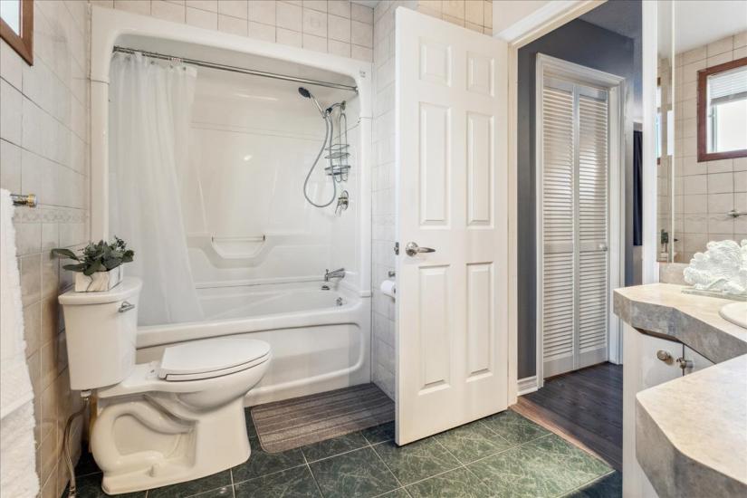Property listing for 110 Glenashton Dr., Stoney Creek, ON
