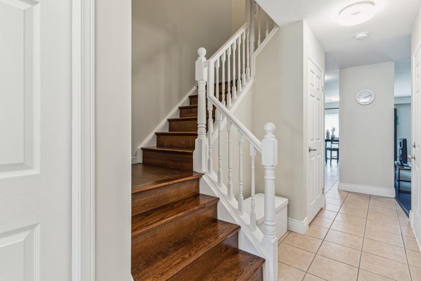 Property listing for 226 Dicenzo Dr., Hamilton, ON